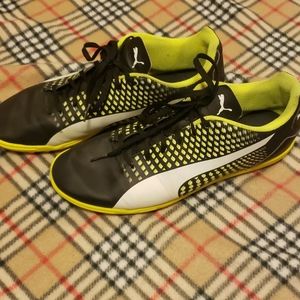 PUMA indoor soccer cleats size 10 ⚽️⚽️